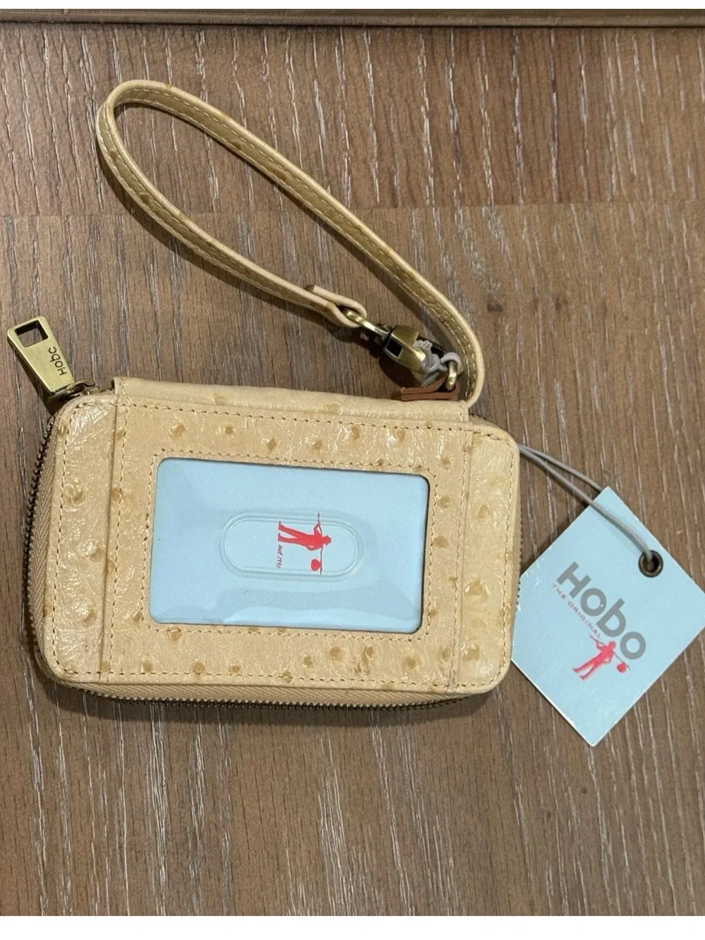 NWT HOBO INTERNATIONAL biege textured leather zip up wallet wristlet